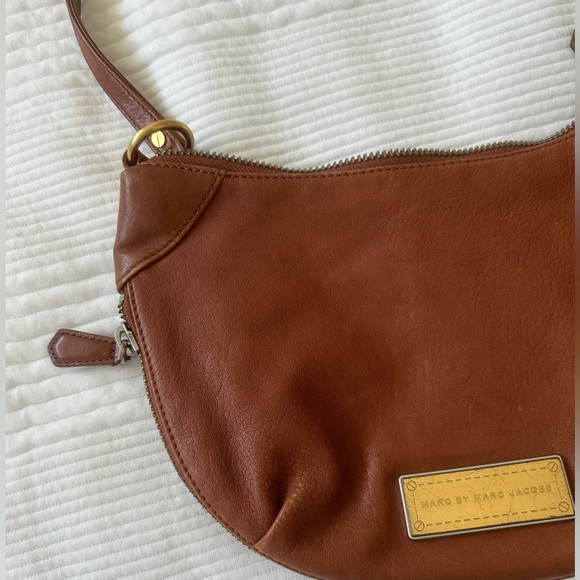 Marc by Marc Jacobs Brown Leather Sling Crossbody - Picture 1 of 5